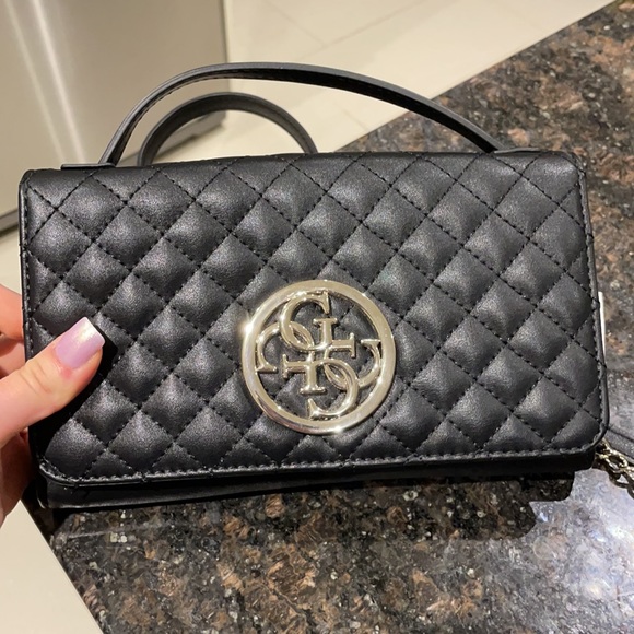 100% Authentic Guess black crossbody purse - Picture 4 of 8